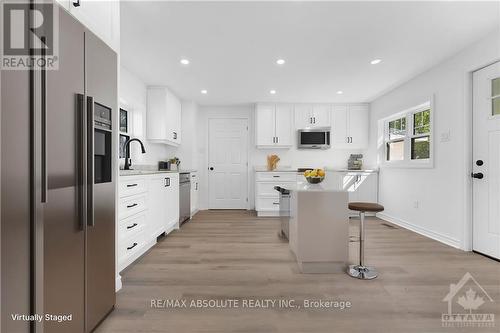 5084 Canon Smith Drive, Ottawa, ON - Indoor Photo Showing Kitchen With Upgraded Kitchen