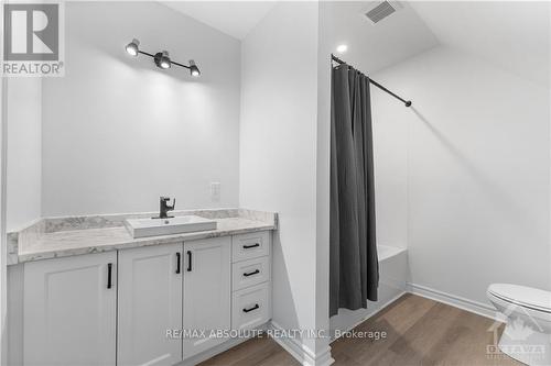 5084 Canon Smith Drive, Ottawa, ON - Indoor Photo Showing Bathroom