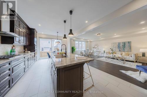 1009 Dragonfly Avenue, Pickering, ON - Indoor Photo Showing Kitchen With Double Sink With Upgraded Kitchen