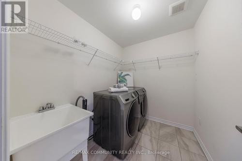 1009 Dragonfly Avenue, Pickering, ON - Indoor Photo Showing Laundry Room