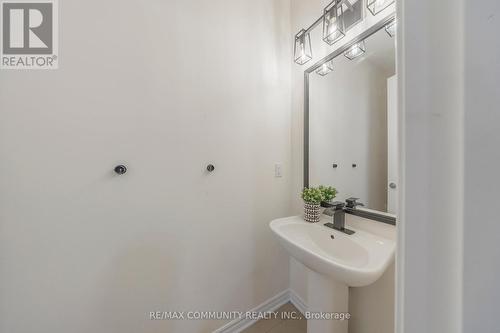 1009 Dragonfly Avenue, Pickering, ON - Indoor Photo Showing Bathroom