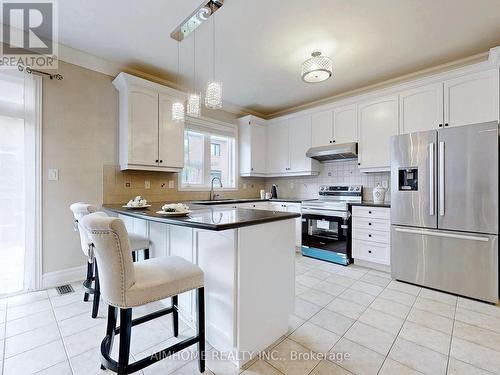 98 Ames Crescent, Aurora, ON - Indoor Photo Showing Kitchen With Upgraded Kitchen