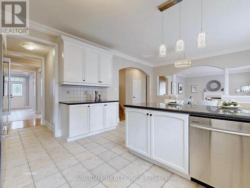 98 Ames Crescent, Aurora, ON - Indoor Photo Showing Kitchen