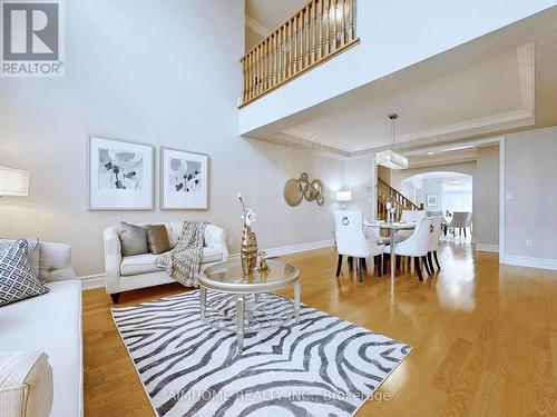 98 Ames Crescent, Aurora, ON - Indoor Photo Showing Living Room