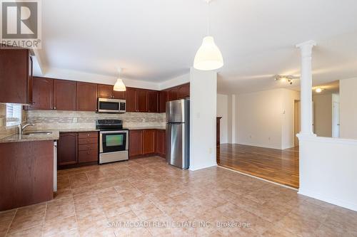 3091 Turbine Crescent, Mississauga, ON - Indoor Photo Showing Kitchen