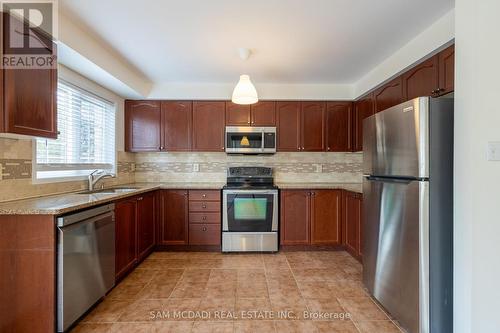 3091 Turbine Crescent, Mississauga, ON - Indoor Photo Showing Kitchen