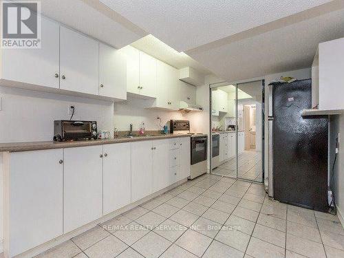 10 Linderwood Drive, Brampton, ON - Indoor Photo Showing Kitchen With Double Sink