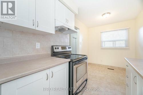 3982 Bishopstoke Lane, Mississauga, ON - Indoor Photo Showing Kitchen