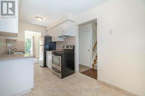 3982 Bishopstoke Lane, Mississauga, ON - Indoor Photo Showing Kitchen