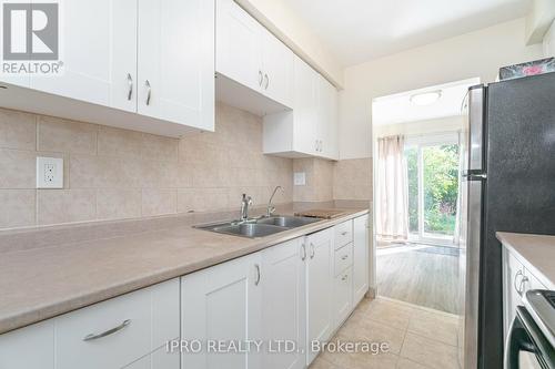 3982 Bishopstoke Lane, Mississauga, ON - Indoor Photo Showing Kitchen With Double Sink