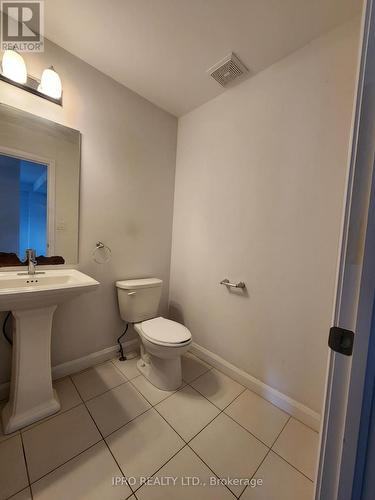 60 - 1169 Garner Road E, Hamilton, ON - Indoor Photo Showing Bathroom