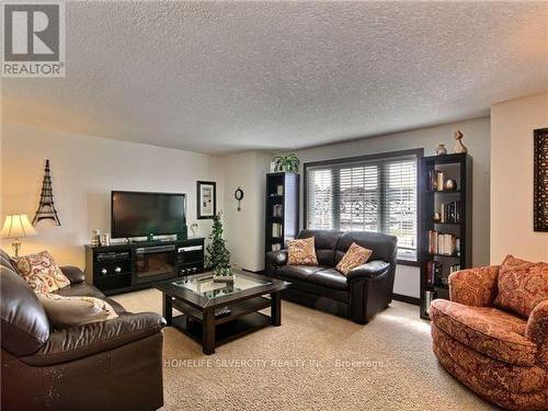 7 Snowdrop Crescent, Kitchener, ON - Indoor Photo Showing Living Room