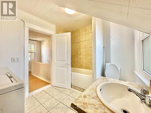 1356 Caroline Street, Burlington, ON - Indoor Photo Showing Bathroom