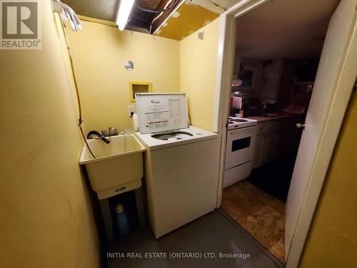 114 Vauxhall Street, London, ON - Indoor Photo Showing Laundry Room