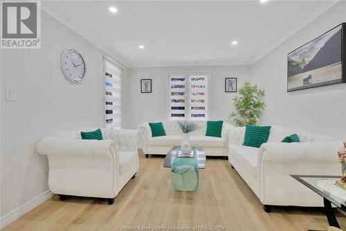 2641 Rivard, Windsor, ON - Indoor Photo Showing Living Room