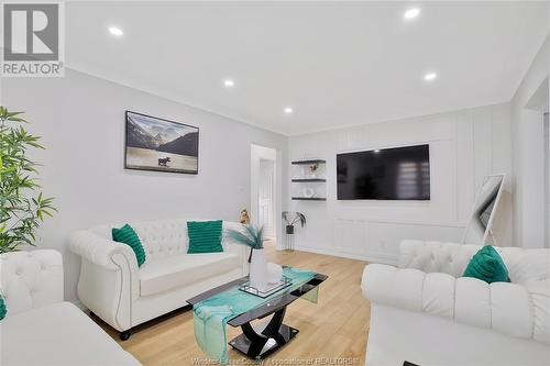 2641 Rivard, Windsor, ON - Indoor Photo Showing Living Room