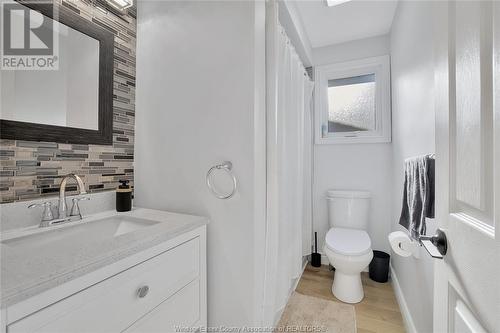 2641 Rivard, Windsor, ON - Indoor Photo Showing Bathroom