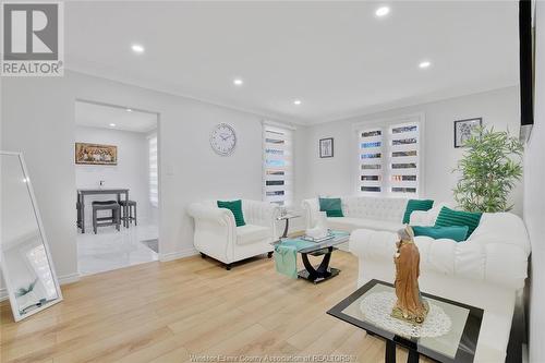 2641 Rivard, Windsor, ON - Indoor Photo Showing Living Room