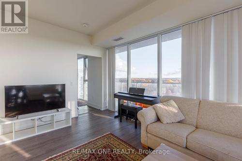 904 - 185 Deerfield Road, Newmarket, ON - Indoor Photo Showing Living Room