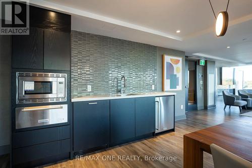 904 - 185 Deerfield Road, Newmarket, ON - Indoor Photo Showing Kitchen