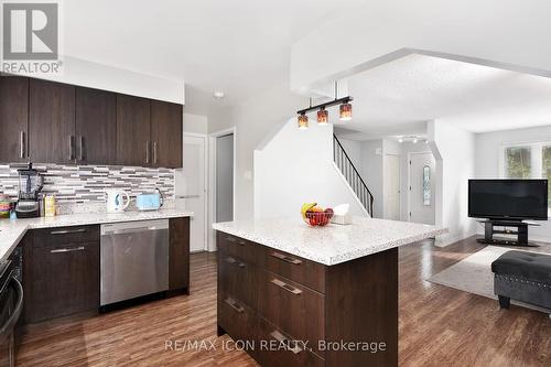 1470 Aldersbrook Road, London, ON - Indoor Photo Showing Kitchen With Upgraded Kitchen