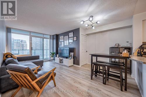 803 - 5500 Yonge Street, Toronto, ON - Indoor Photo Showing Living Room