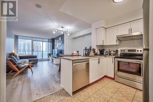 803 - 5500 Yonge Street, Toronto, ON - Indoor Photo Showing Kitchen