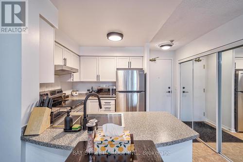 803 - 5500 Yonge Street, Toronto, ON - Indoor Photo Showing Kitchen