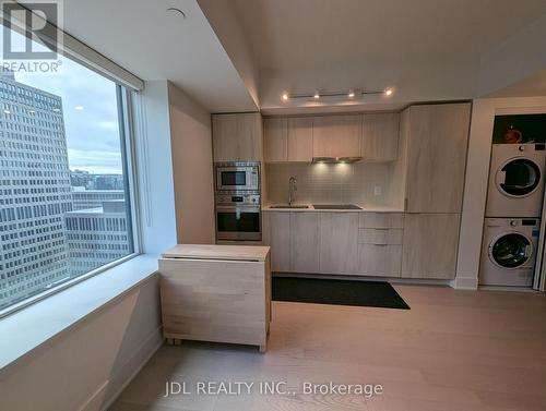 1906 - 955 Bay Street, Toronto, ON - Indoor Photo Showing Kitchen