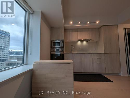 1906 - 955 Bay Street, Toronto, ON - Indoor Photo Showing Kitchen