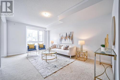 153 Mumbai Drive, Markham, ON - Indoor Photo Showing Living Room