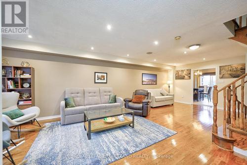 483 Jim Barber Court, Newmarket, ON - Indoor Photo Showing Living Room