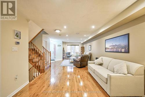 483 Jim Barber Court, Newmarket, ON - Indoor Photo Showing Living Room