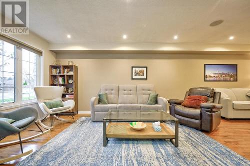 483 Jim Barber Court, Newmarket, ON - Indoor Photo Showing Living Room