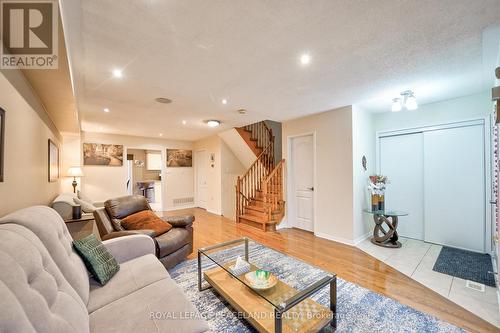 483 Jim Barber Court, Newmarket, ON - Indoor Photo Showing Living Room