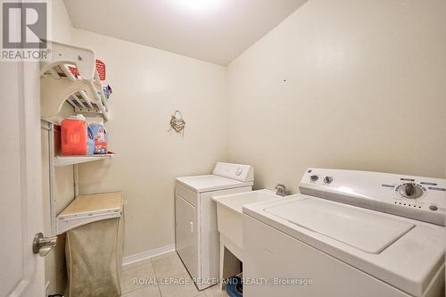 483 Jim Barber Court, Newmarket, ON - Indoor Photo Showing Laundry Room