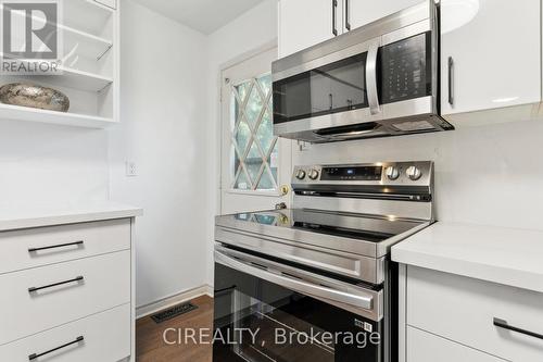 17 Wendover Road, Toronto, ON - Indoor Photo Showing Kitchen