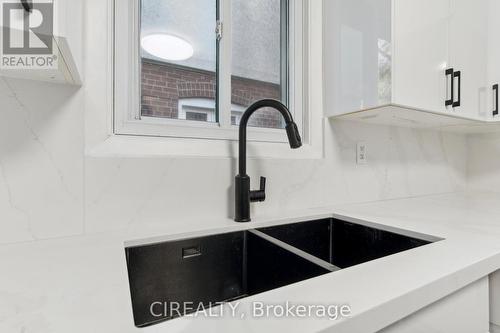 17 Wendover Road, Toronto, ON - Indoor Photo Showing Kitchen