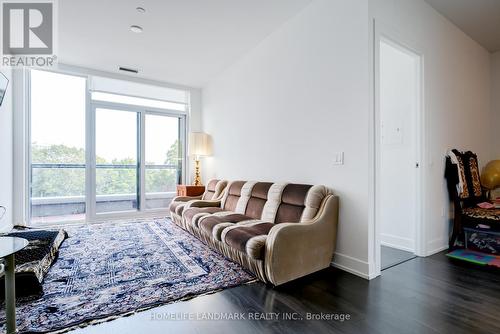 512 - 30 Inn On The Park Drive, Toronto, ON - Indoor Photo Showing Living Room