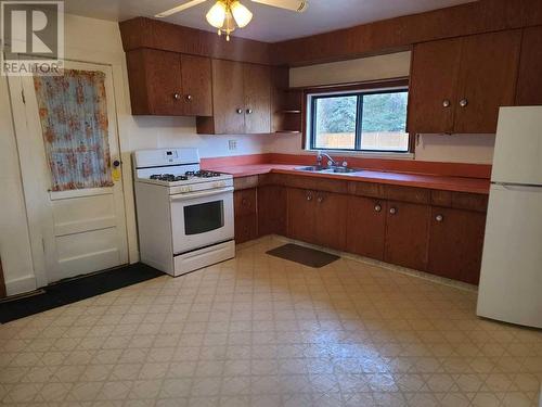 11242 91 Street, Peace River, AB - Indoor Photo Showing Kitchen With Double Sink