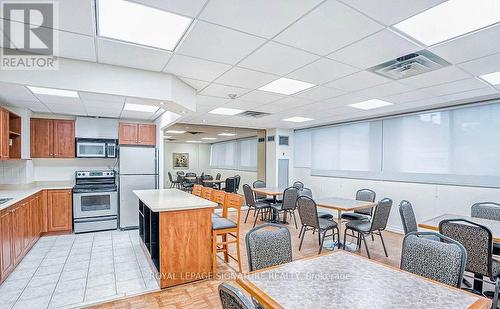 1204 - 3700 Kaneff Crescent, Mississauga, ON - Indoor Photo Showing Kitchen