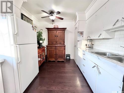 330 Thomson Street, Outlook, SK - Indoor Photo Showing Kitchen With Double Sink