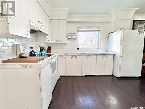 330 Thomson Street, Outlook, SK - Indoor Photo Showing Kitchen