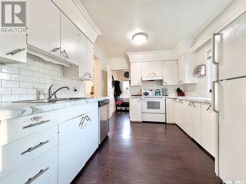 330 Thomson Street, Outlook, SK - Indoor Photo Showing Kitchen