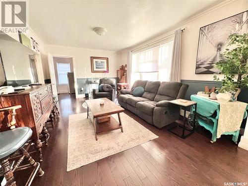 330 Thomson Street, Outlook, SK - Indoor Photo Showing Living Room