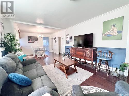 330 Thomson Street, Outlook, SK - Indoor Photo Showing Living Room