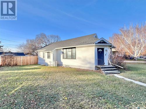 330 Thomson Street, Outlook, SK - Outdoor