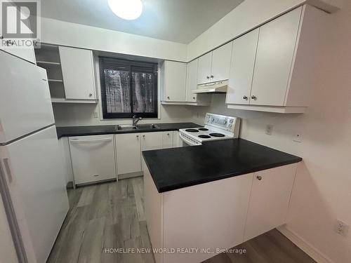 1 - 18 Loggers Trail, Whitchurch-Stouffville, ON - Indoor Photo Showing Kitchen With Double Sink