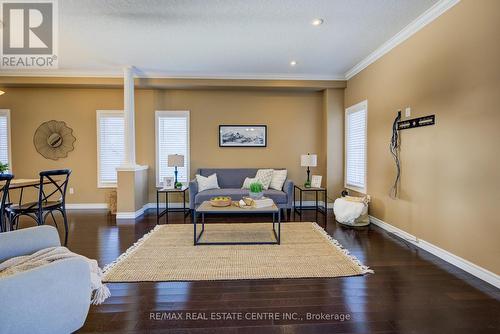 5 Hammacher Street, Wilmot, ON - Indoor Photo Showing Living Room