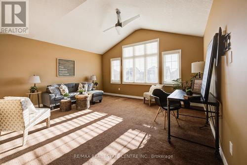 5 Hammacher Street, Wilmot, ON - Indoor Photo Showing Living Room